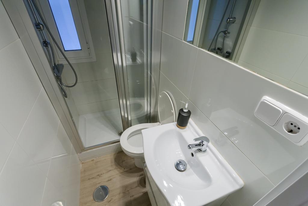 Dobo Rooms Ronda De Segovia مدريد المظهر الخارجي الصورة