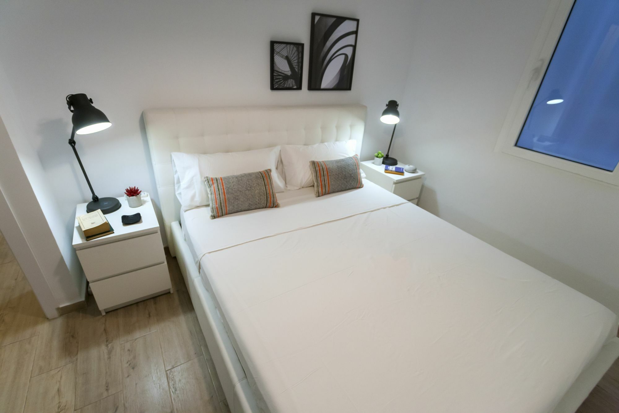 Dobo Rooms Ronda De Segovia مدريد المظهر الخارجي الصورة