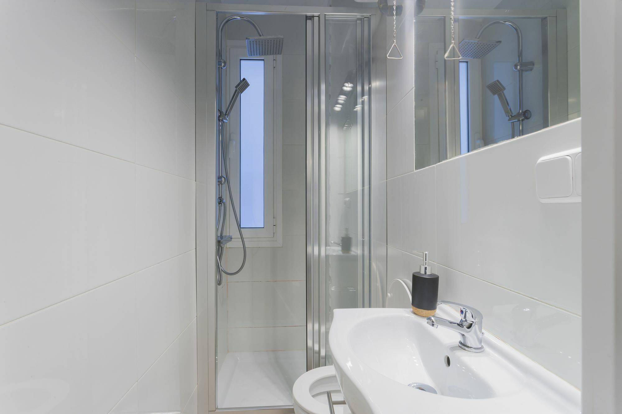 Dobo Rooms Ronda De Segovia مدريد المظهر الخارجي الصورة