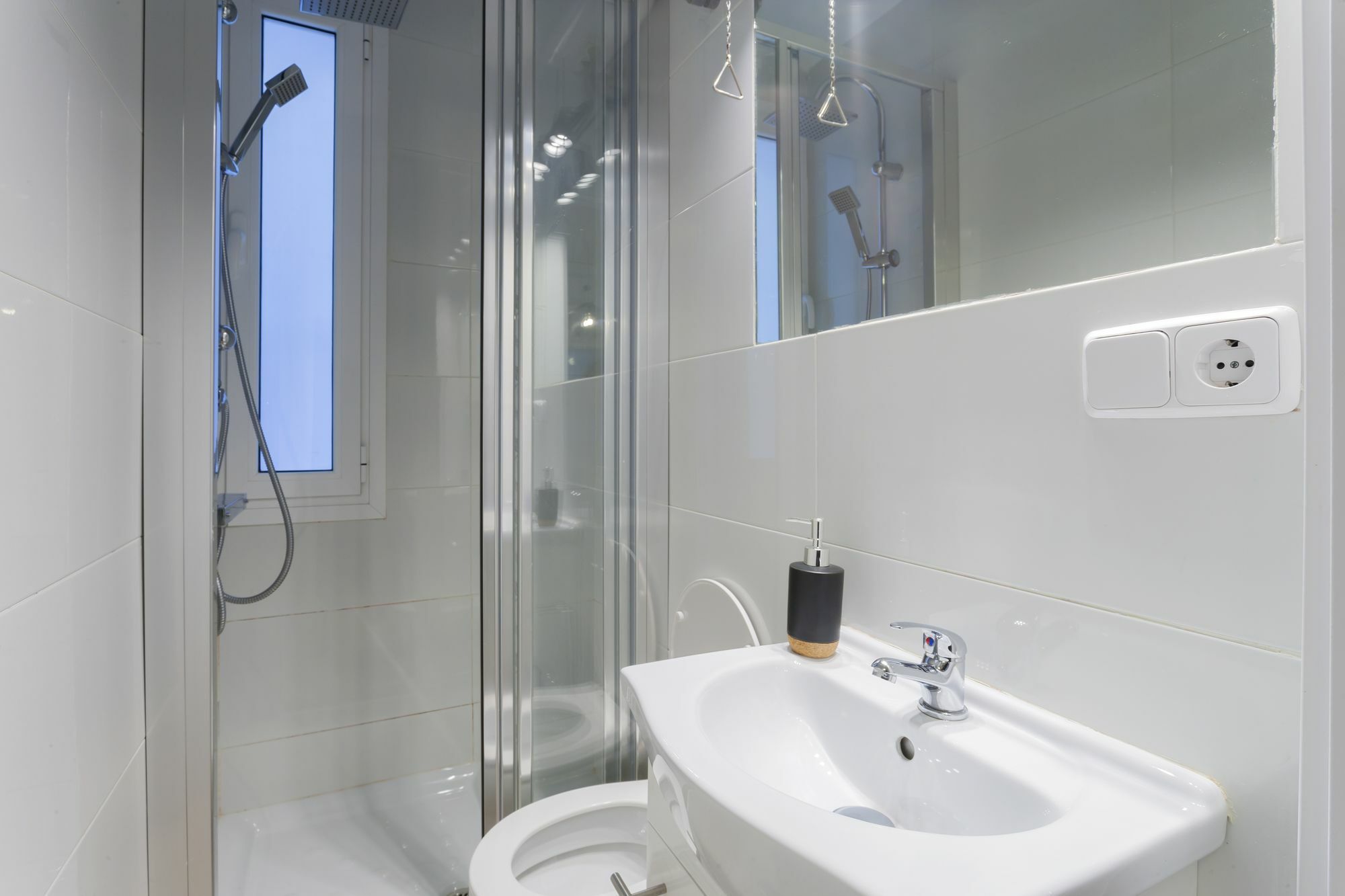 Dobo Rooms Ronda De Segovia مدريد المظهر الخارجي الصورة